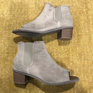 Size 12W tan open toe booties